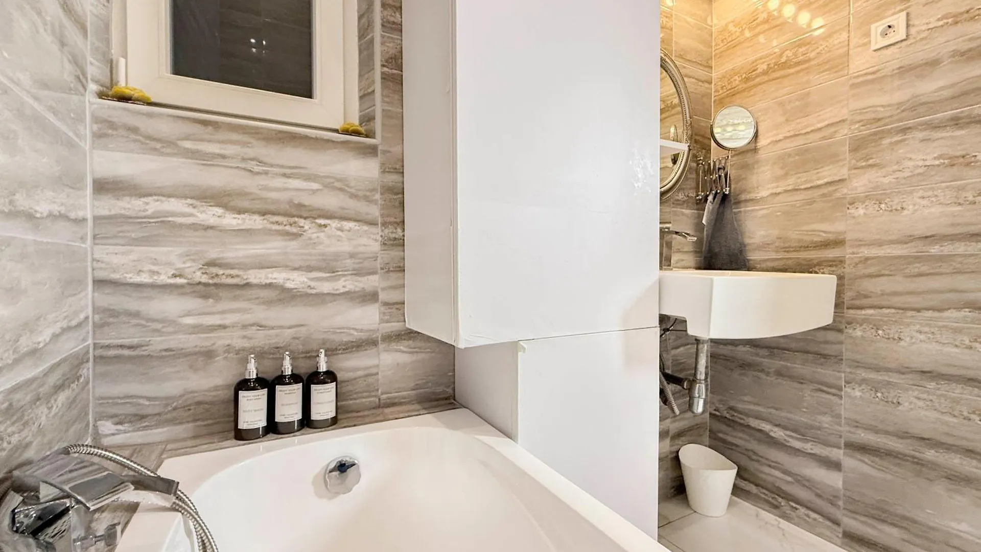 Apartment Izabellas Luxury Suite Downtown Budapest Hungary